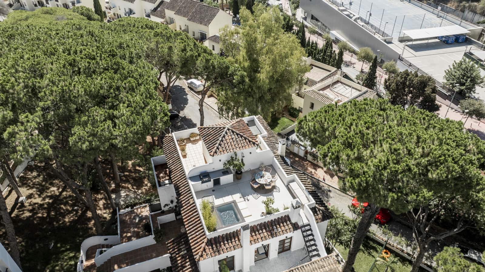 3 Zimmer Apartment zu verkaufen in Nueva Andalucia mit Pool Garage - 765.000 € (Ref: 9192103)