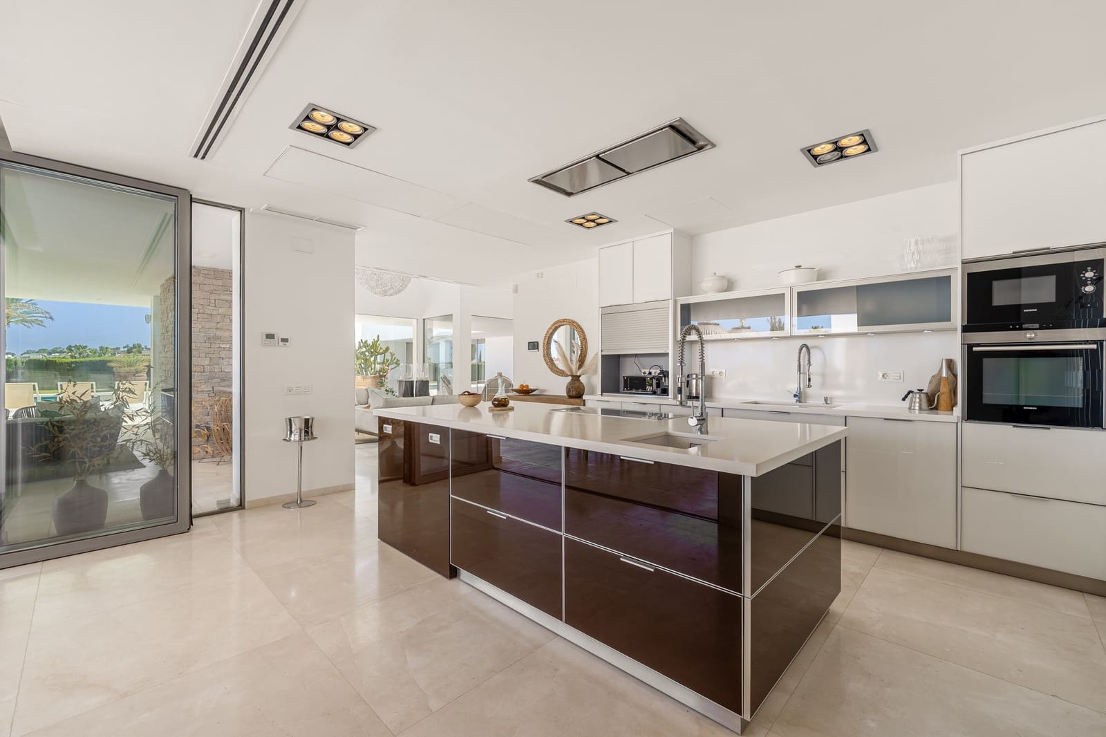 Chalet de 7 habitaciones en Nueva Andalucia en venta con piscina garaje - 7.950.000 € (Ref: 9192104)