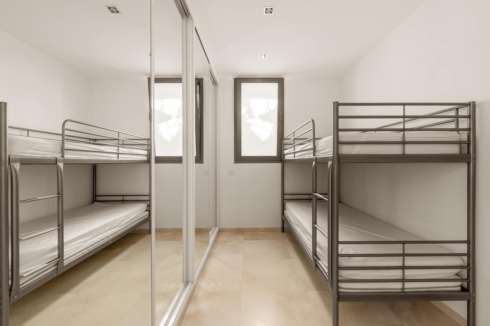 Chalet de 7 habitaciones en Nueva Andalucia en venta con piscina garaje - 7.950.000 € (Ref: 9192104)