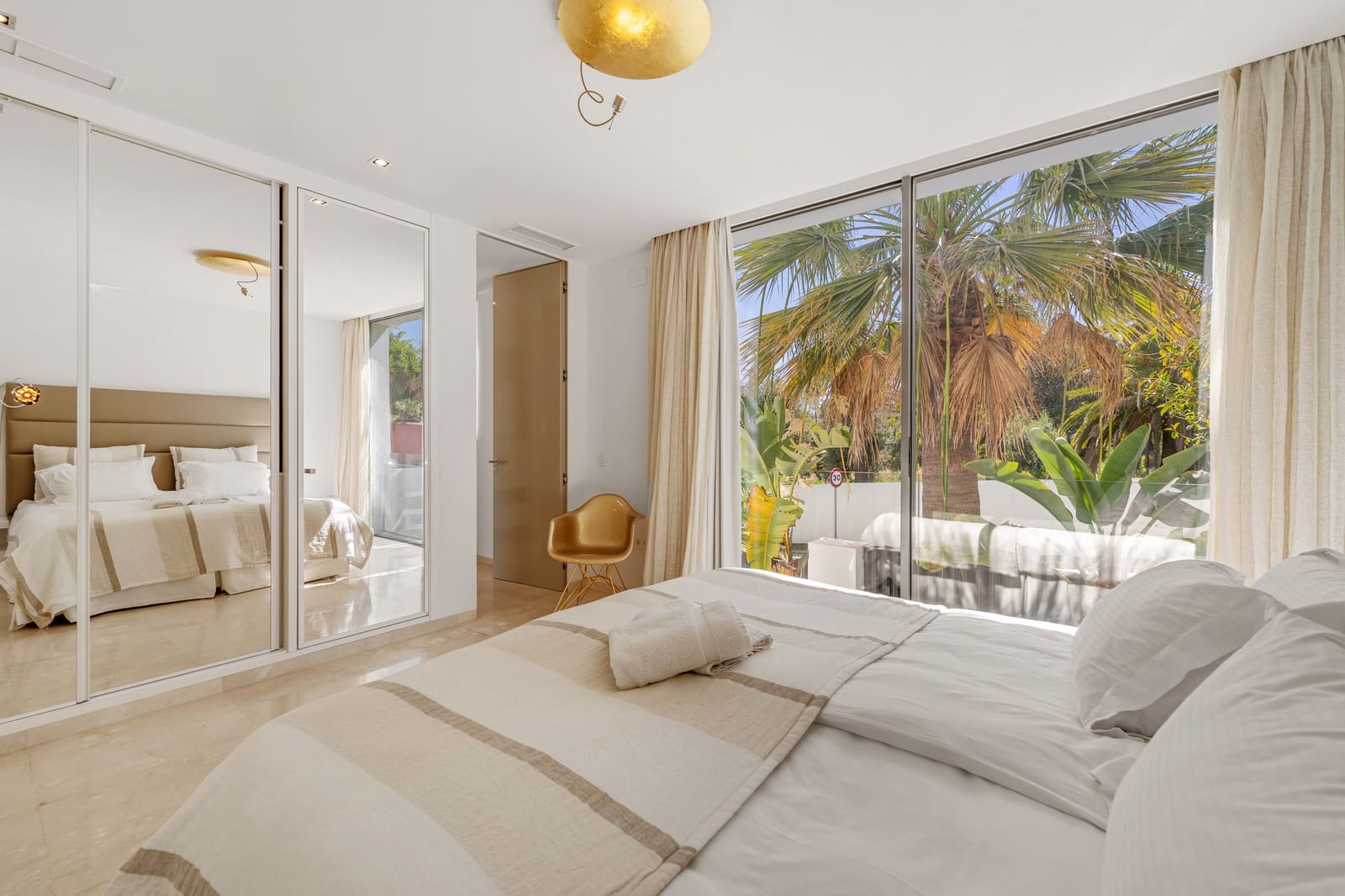 Chalet de 7 habitaciones en Nueva Andalucia en venta con piscina garaje - 7.950.000 € (Ref: 9192104)