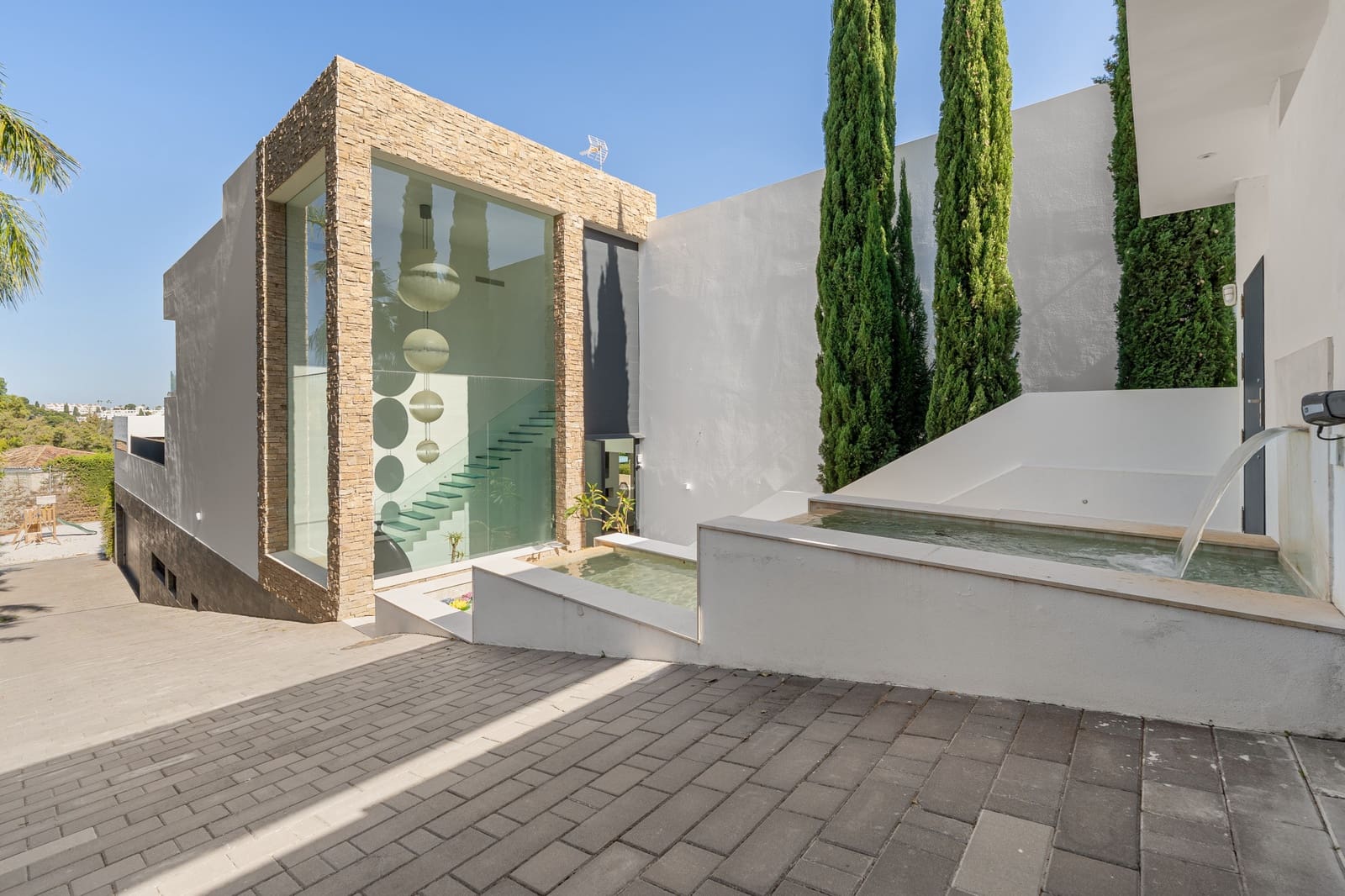 Chalet de 7 habitaciones en Nueva Andalucia en venta con piscina garaje - 7.950.000 € (Ref: 9192104)