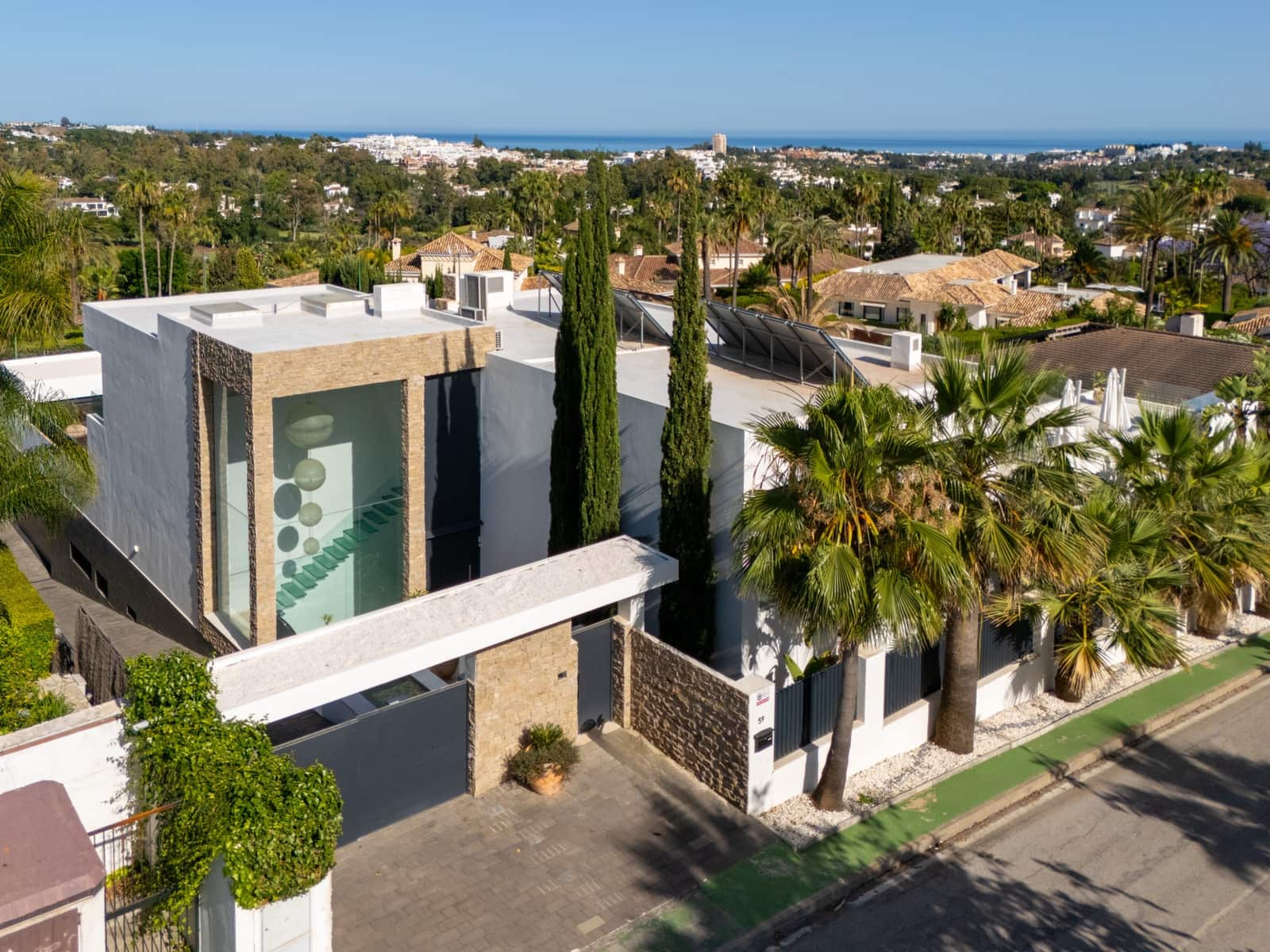 Chalet de 7 habitaciones en Nueva Andalucia en venta con piscina garaje - 7.950.000 € (Ref: 9192104)