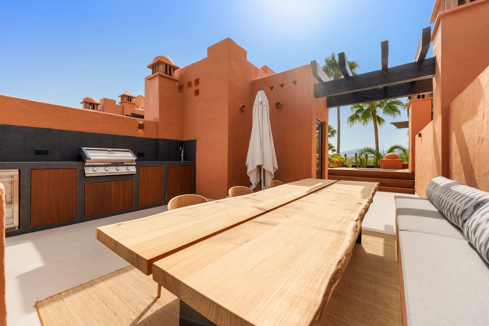 4 soveværelse Byhus til salg i Golden Mile med swimmingpool garage - € 2.395.000 (Ref: 9208153)