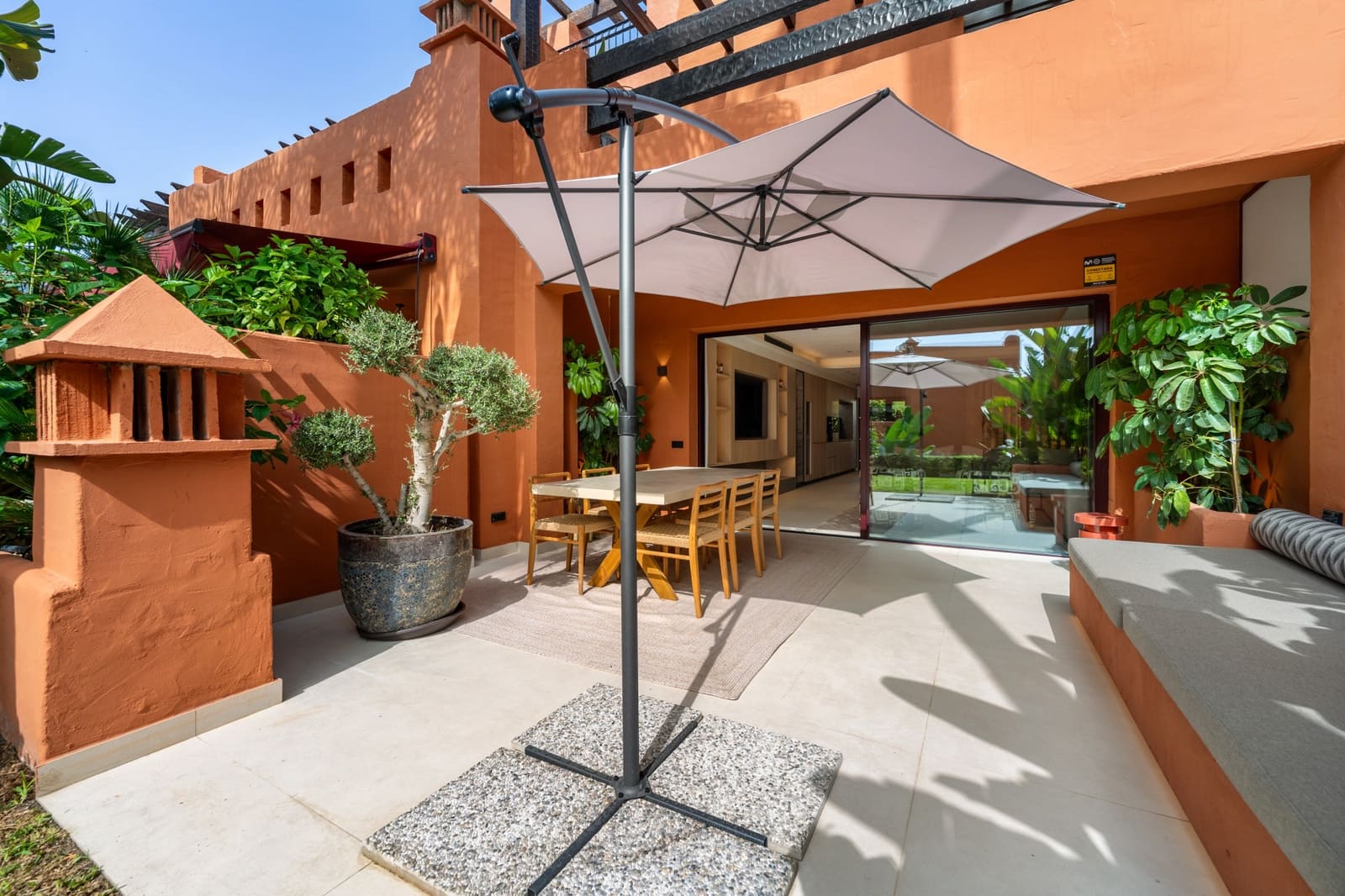 4 soveværelse Byhus til salg i Golden Mile med swimmingpool garage - € 2.395.000 (Ref: 9208153)