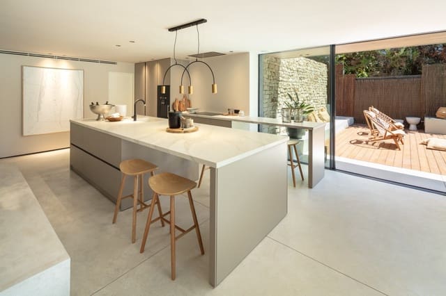 4 sypialnia Willa na sprzedaż w Las Brisas, Marbella z basenem garażem - 3 550 000 € (Ref: 9208154)