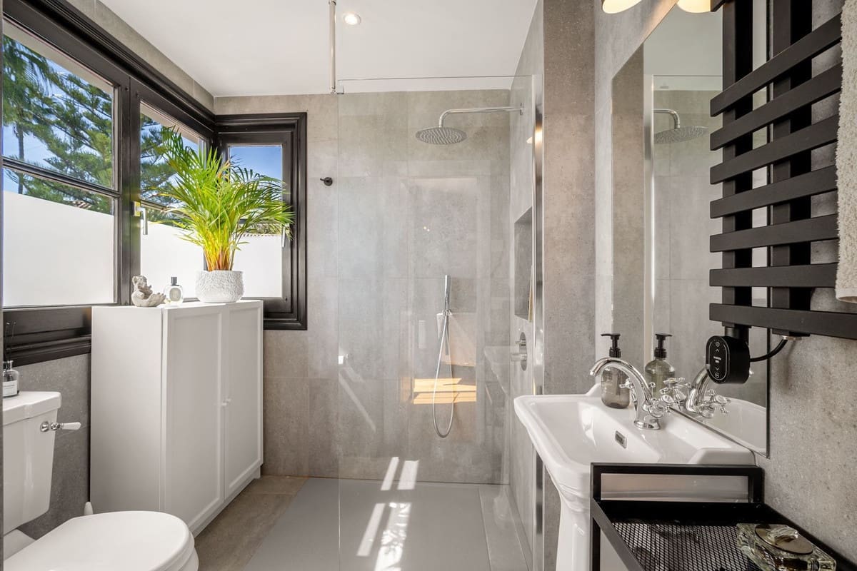 4 soveværelse Byhus til salg i Marbella med swimmingpool garage - € 1.695.000 (Ref: 9251920)