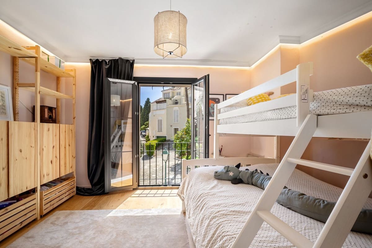 4 soveværelse Byhus til salg i Marbella med swimmingpool garage - € 1.695.000 (Ref: 9251920)