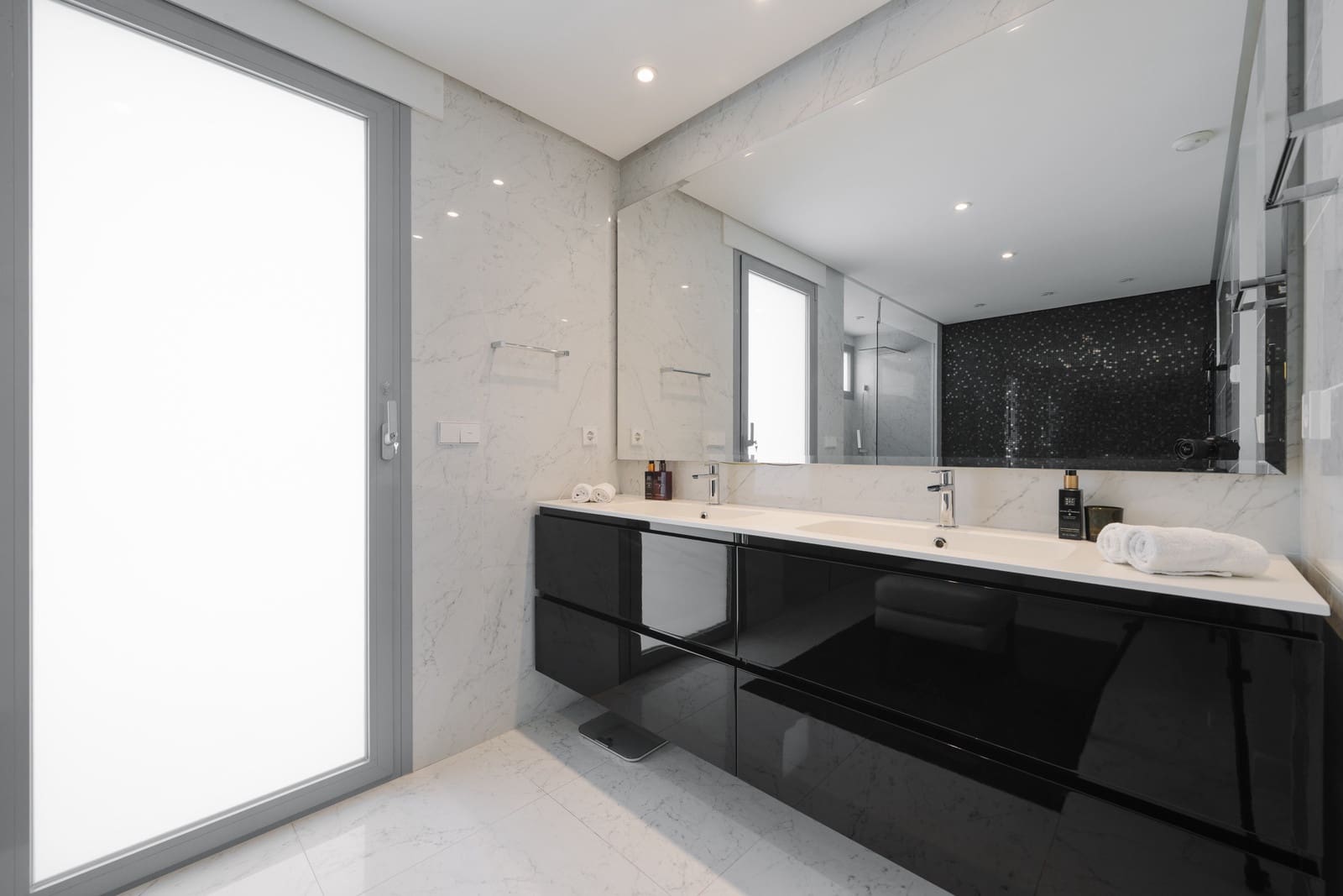 5 chambre Villa/Maison à vendre à Nueva Andalucia avec piscine garage - 3 350 000 € (Ref: 9256822)