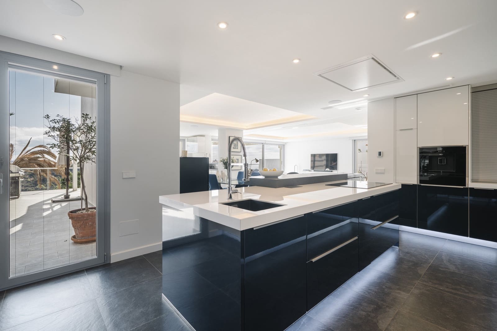 5 chambre Villa/Maison à vendre à Nueva Andalucia avec piscine garage - 3 350 000 € (Ref: 9256822)