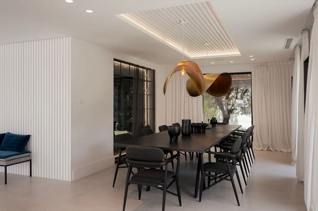 5 sypialnia Willa na sprzedaż w Los Naranjos, Marbella z basenem garażem - 4 950 000 € (Ref: 9256830)