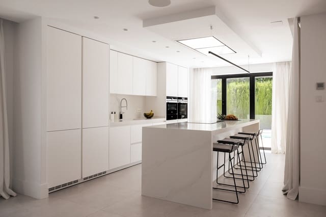 5 sypialnia Willa na sprzedaż w Los Naranjos, Marbella z basenem garażem - 4 950 000 € (Ref: 9256830)