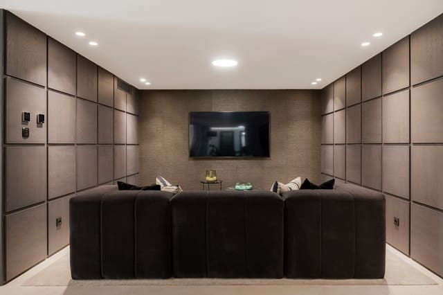 5 sypialnia Willa na sprzedaż w Los Naranjos, Marbella z basenem garażem - 4 950 000 € (Ref: 9256830)