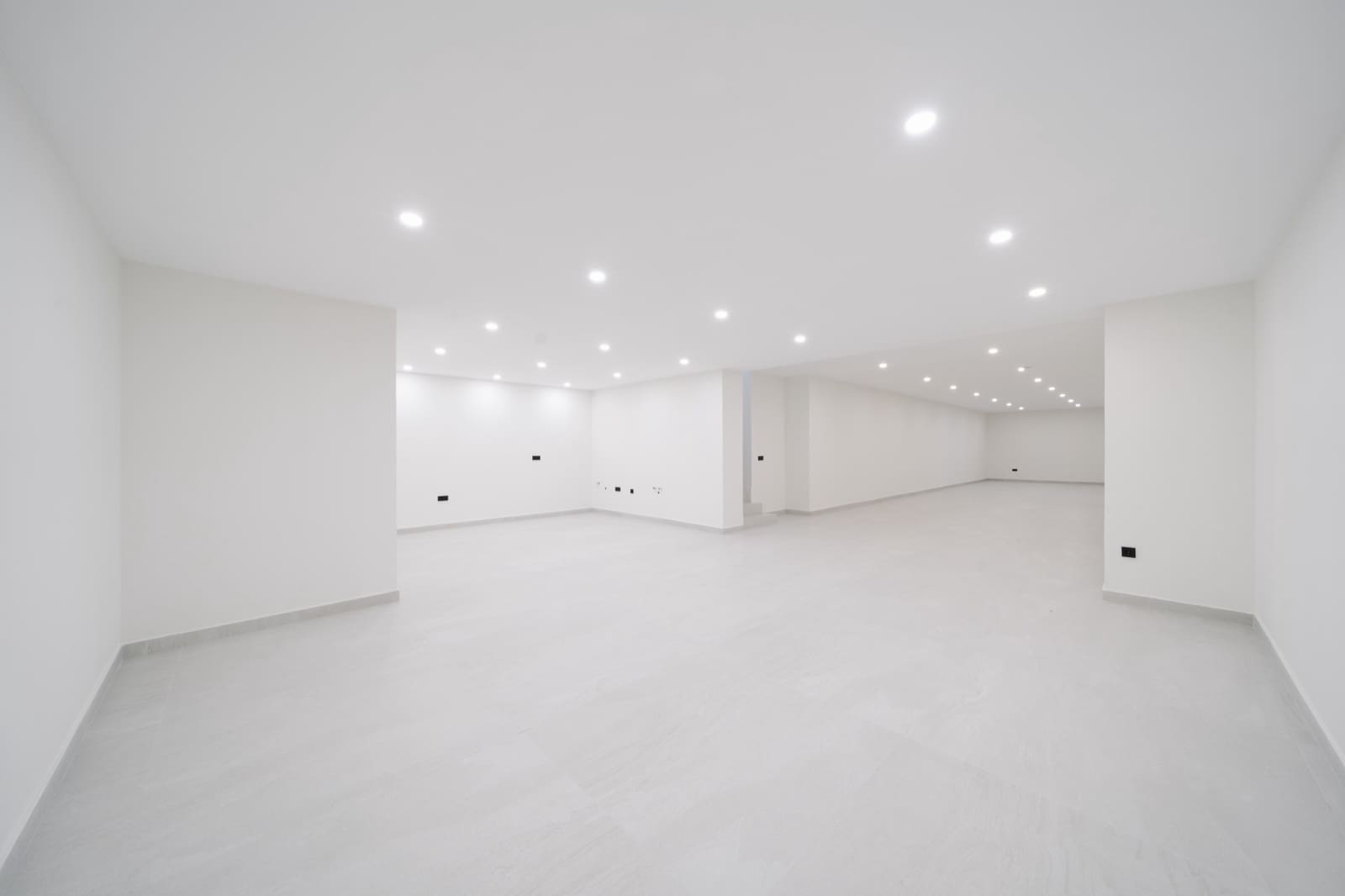 4 sypialnia Willa na sprzedaż w Estepona z basenem garażem - 1 695 000 € (Ref: 9264122)