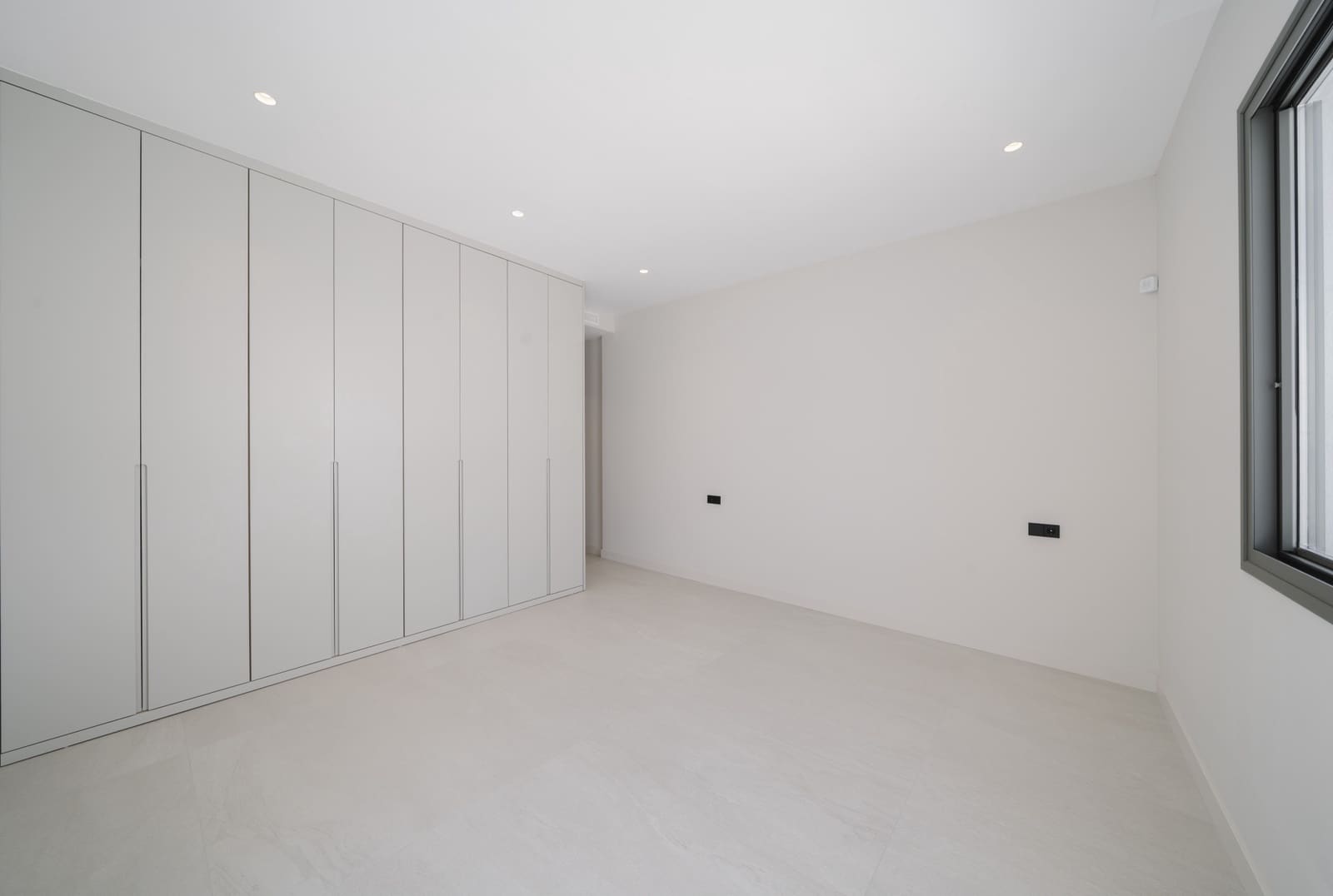 4 sypialnia Willa na sprzedaż w Estepona z basenem garażem - 1 695 000 € (Ref: 9264122)