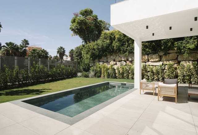 4 soveværelse Villa til salg i Guadalobón, Estepona med swimmingpool garage - € 1.695.000 (Ref: 9264122)