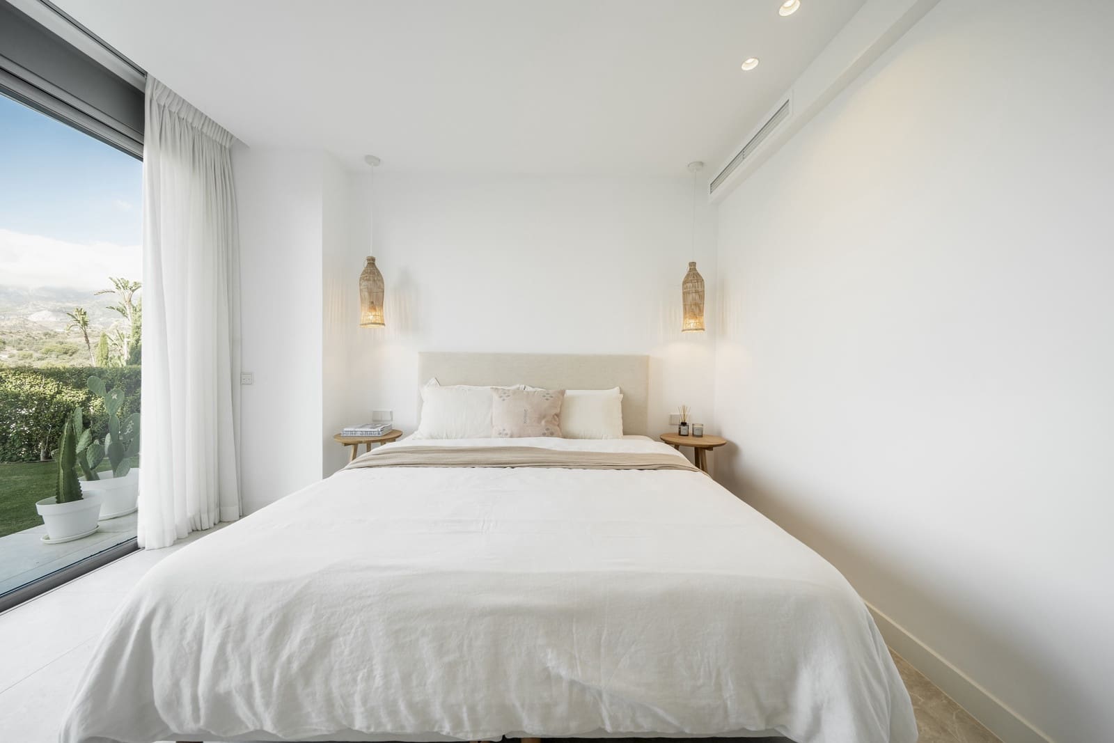 4 bedroom Apartment for sale in Marbella with pool garage - € 1,495,000 (Ref: 9310570)