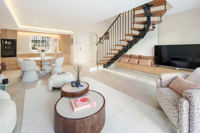 Casa de 3 habitaciones en Nagüeles Alto, Marbella en venta con piscina garaje - 1.495.000 € (Ref: 9326093)