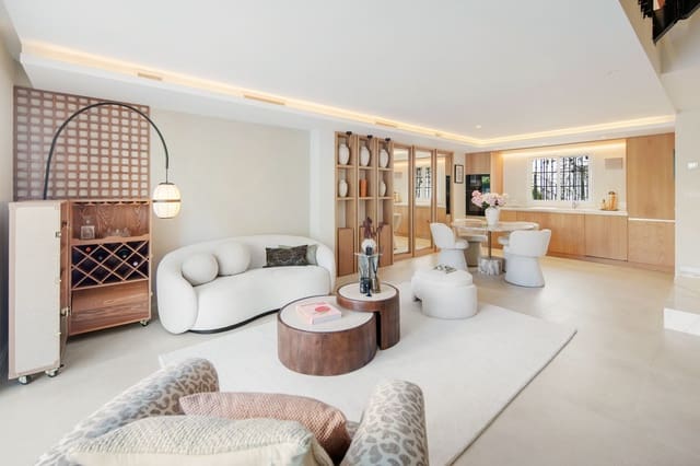 Casa de 3 habitaciones en Nagüeles Alto, Marbella en venta con piscina garaje - 1.495.000 € (Ref: 9326093)
