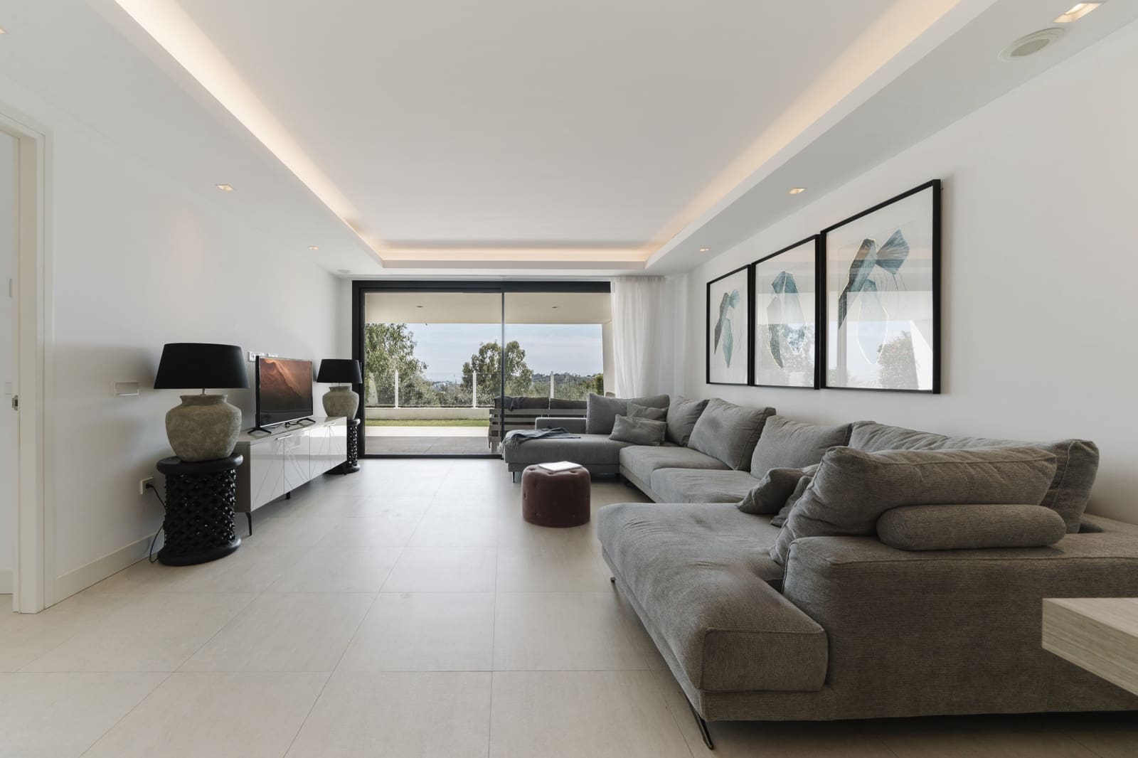 3 soverom Leilighet til salgs i Nueva Andalucia med svømmebasseng garasje - € 949 000 (Ref: 9330239)