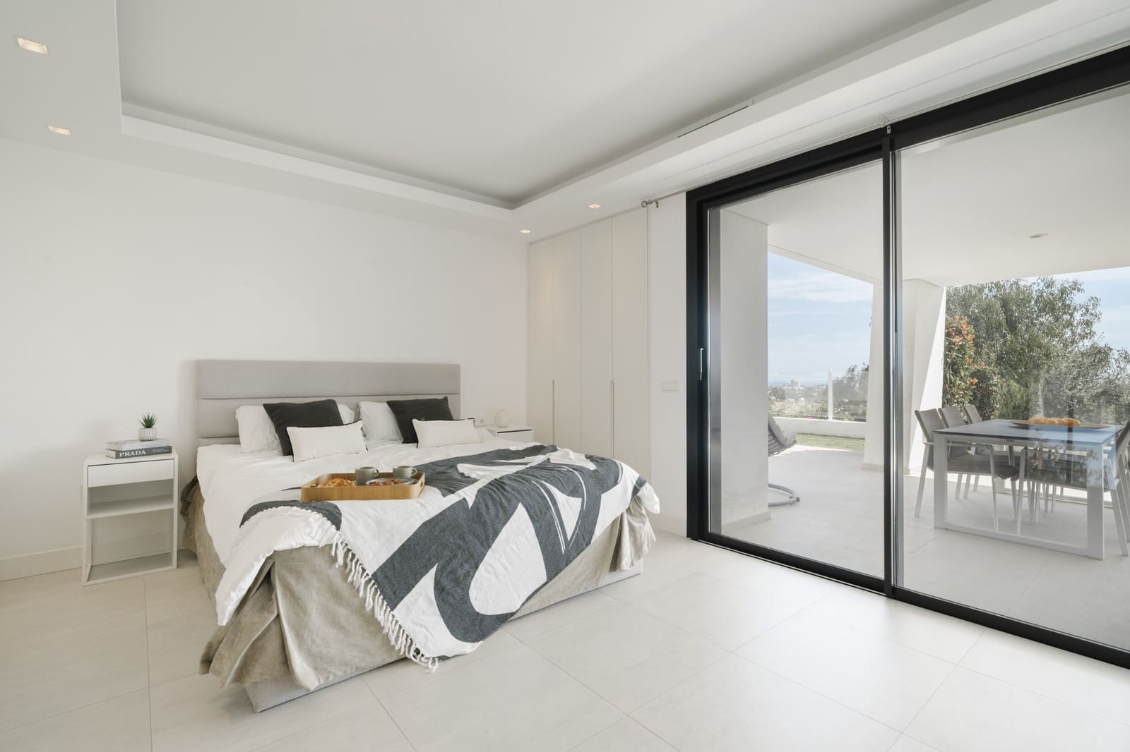 3 soverom Leilighet til salgs i Nueva Andalucia med svømmebasseng garasje - € 949 000 (Ref: 9330239)