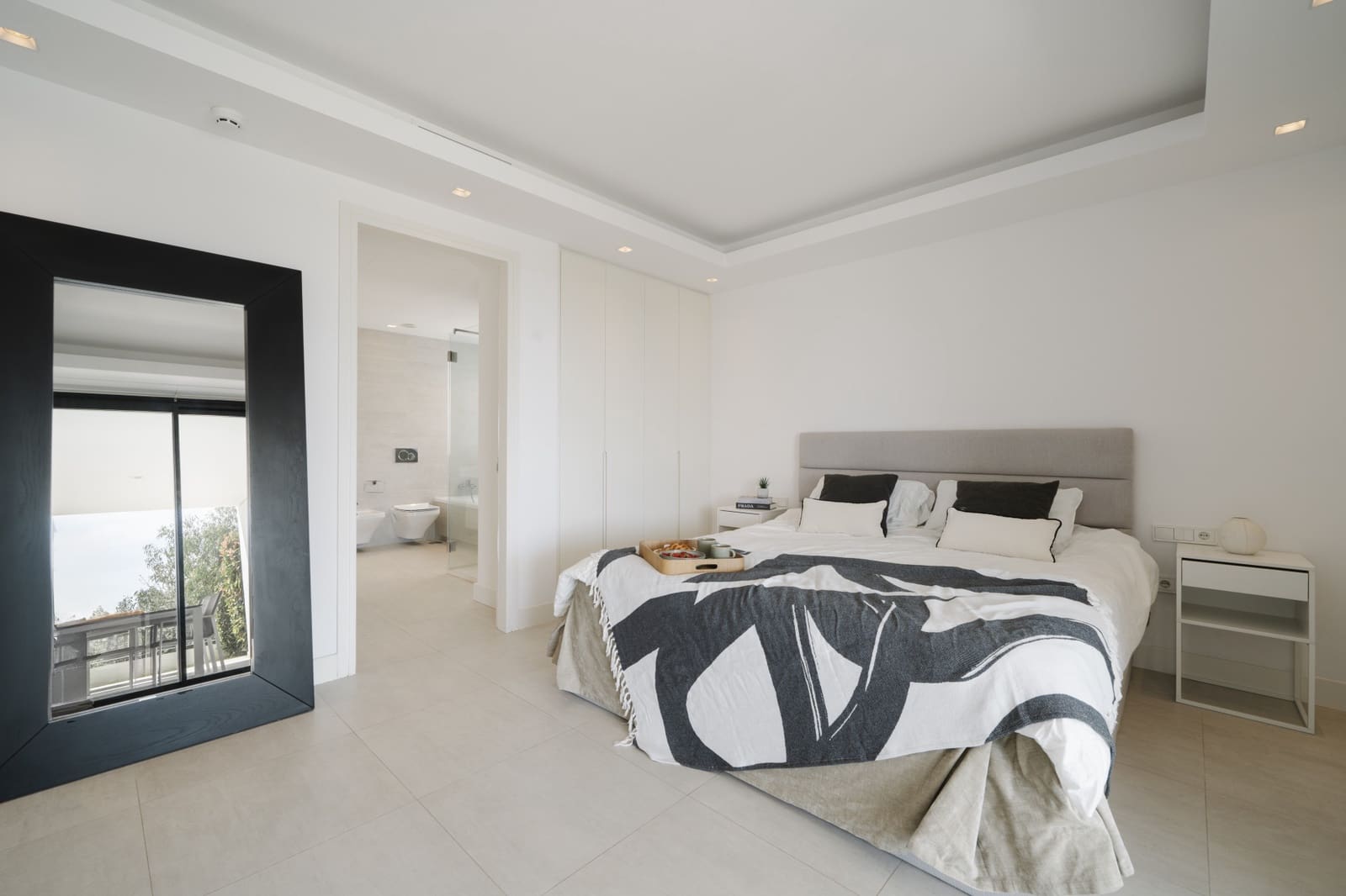 3 soverom Leilighet til salgs i Nueva Andalucia med svømmebasseng garasje - € 949 000 (Ref: 9330239)