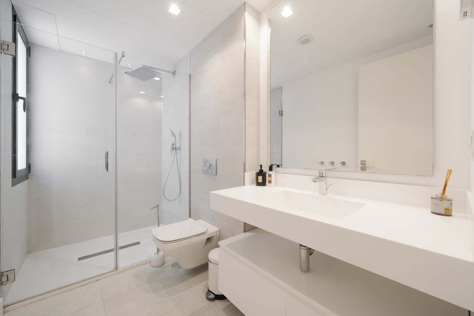 3 soverom Leilighet til salgs i Nueva Andalucia med svømmebasseng garasje - € 949 000 (Ref: 9330239)