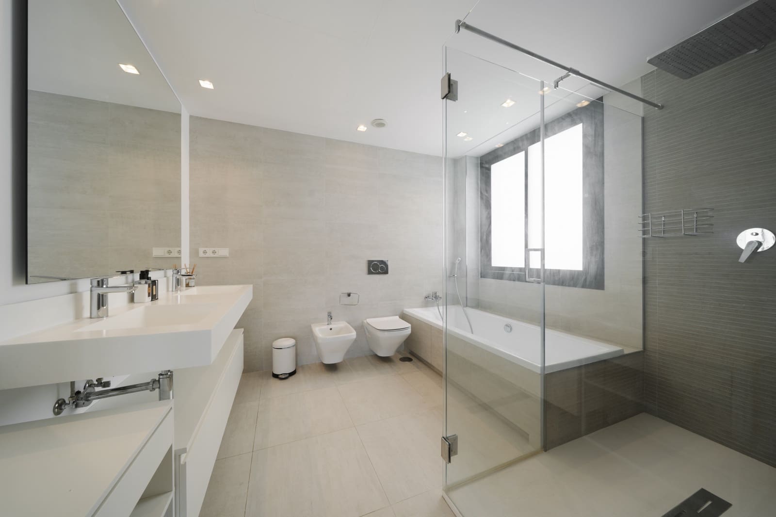 3 soverom Leilighet til salgs i Nueva Andalucia med svømmebasseng garasje - € 949 000 (Ref: 9330239)