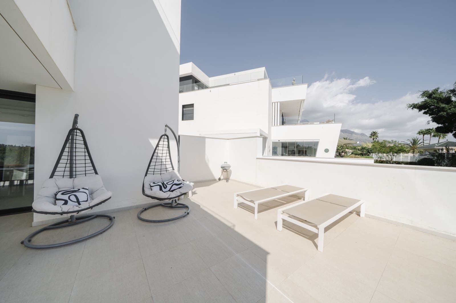 3 soverom Leilighet til salgs i Nueva Andalucia med svømmebasseng garasje - € 949 000 (Ref: 9330239)