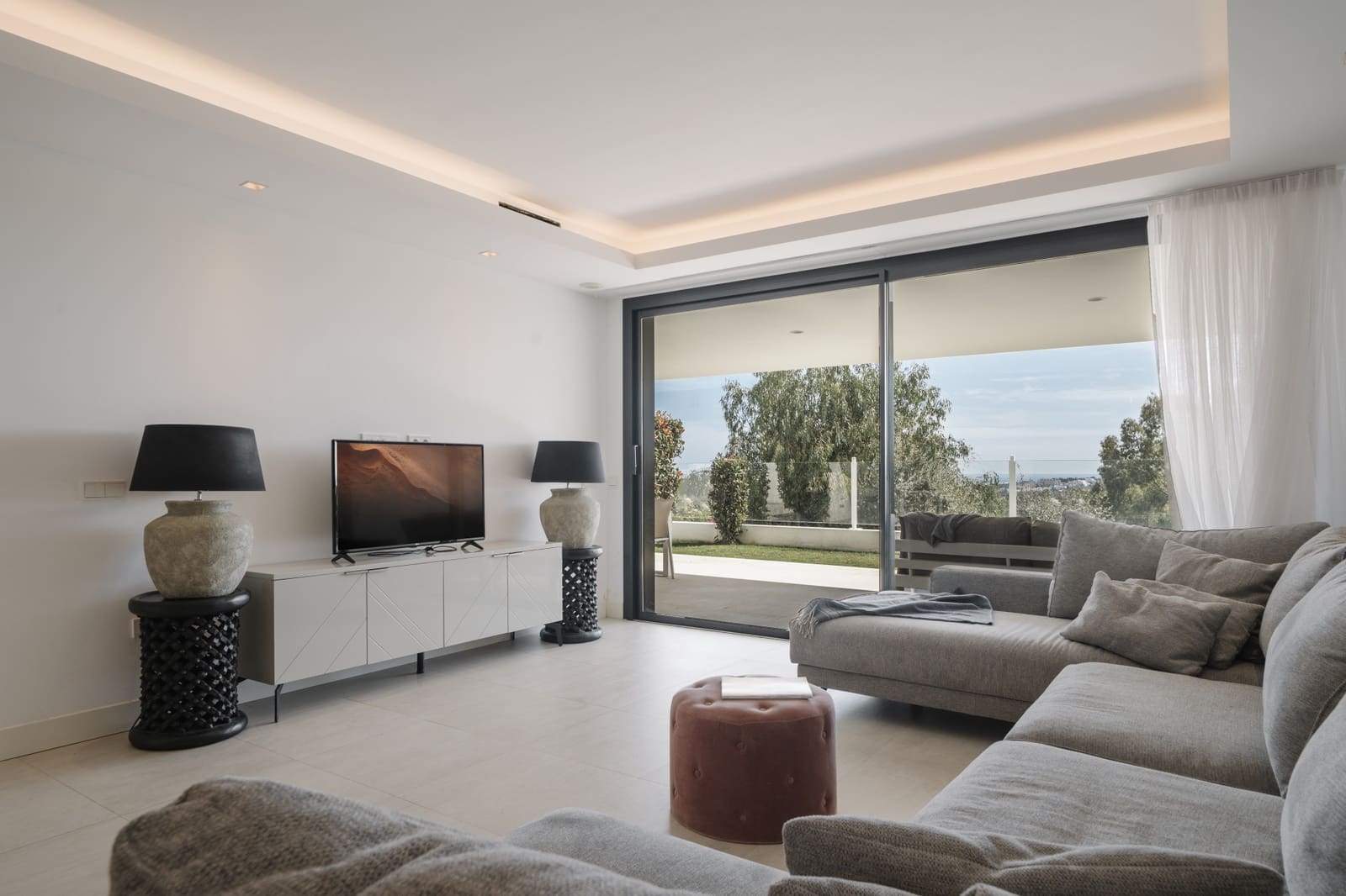 3 soverom Leilighet til salgs i Nueva Andalucia med svømmebasseng garasje - € 949 000 (Ref: 9330239)