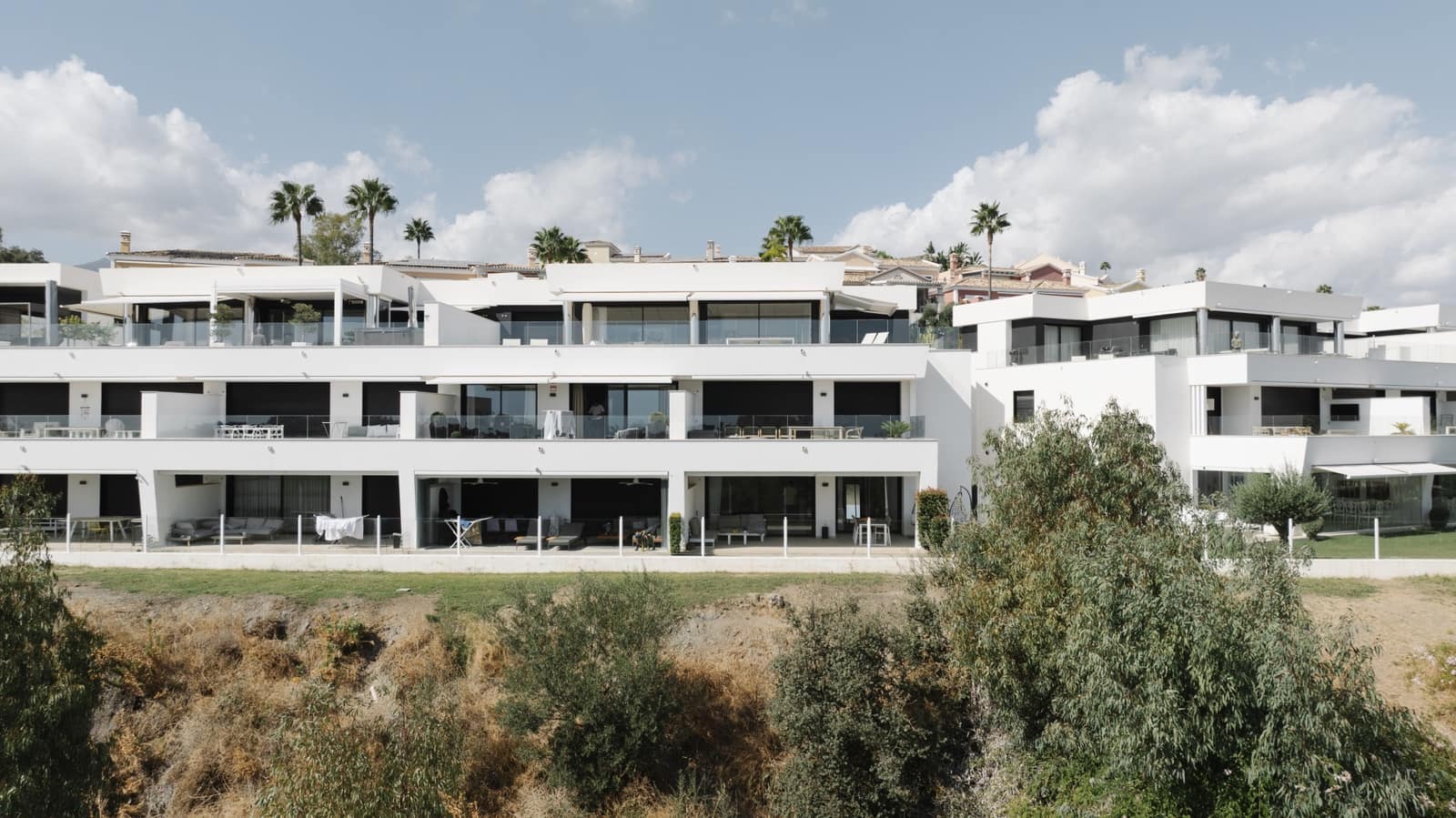 3 soverom Leilighet til salgs i Nueva Andalucia med svømmebasseng garasje - € 949 000 (Ref: 9330239)