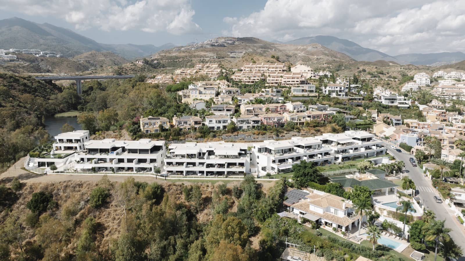 3 soverom Leilighet til salgs i Nueva Andalucia med svømmebasseng garasje - € 949 000 (Ref: 9330239)