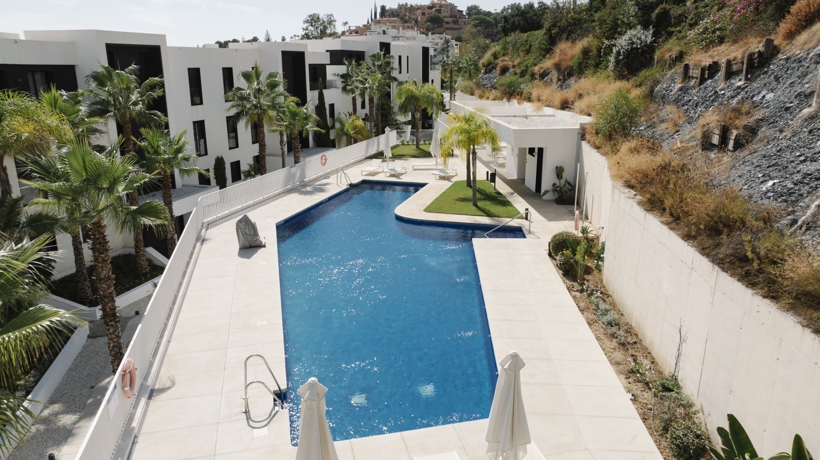 3 soverom Leilighet til salgs i Nueva Andalucia med svømmebasseng garasje - € 949 000 (Ref: 9330239)