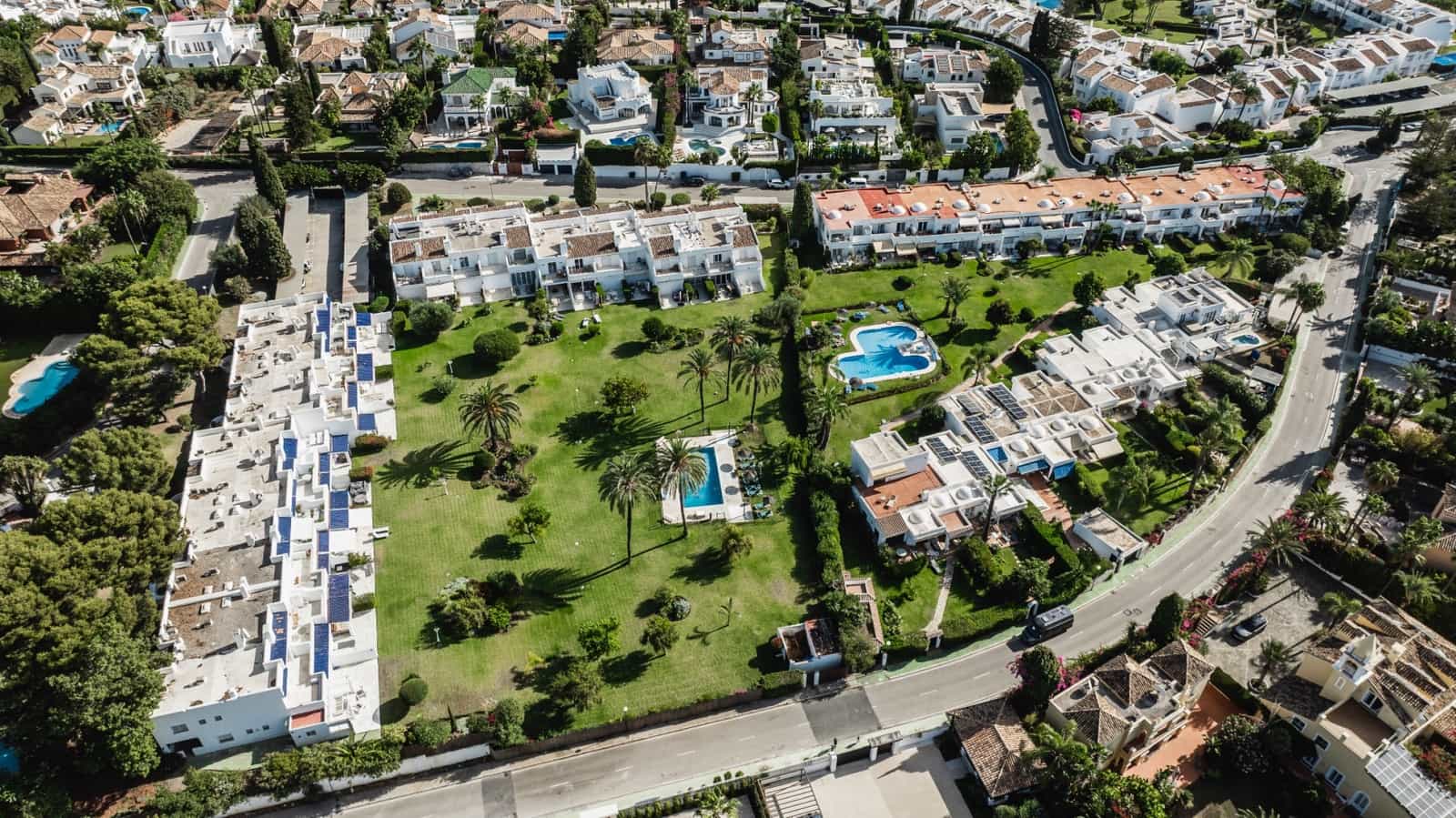 4 sovrum Hus till salu i Nueva Andalucia med pool garage - 1 499 000 € (Ref: 9344451)