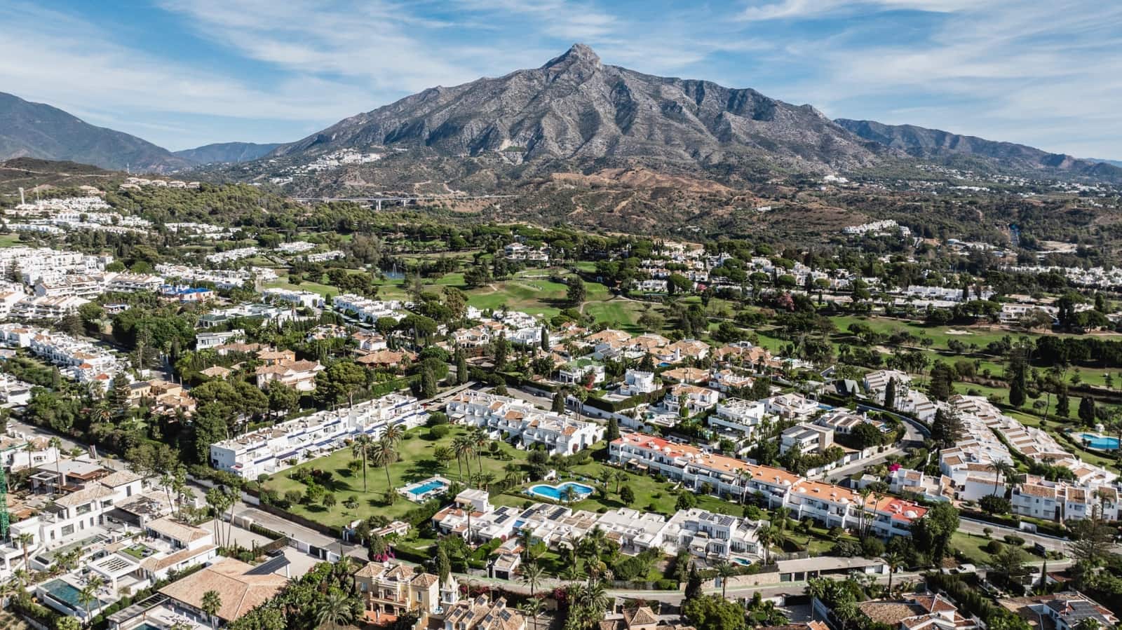 4 sovrum Hus till salu i Nueva Andalucia med pool garage - 1 499 000 € (Ref: 9344451)