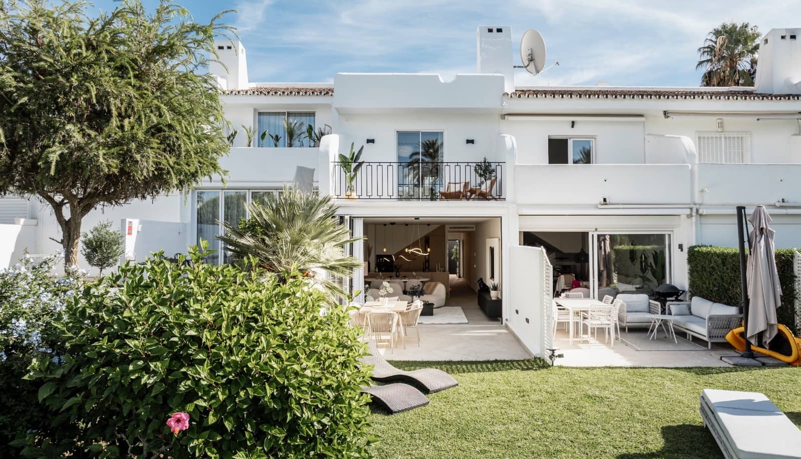 4 makuuhuone Omakotitalo myytävänä paikassa Nueva Andalucia mukana uima-altaan 
autotalli - 1 395 000 € (Ref: 9344451)