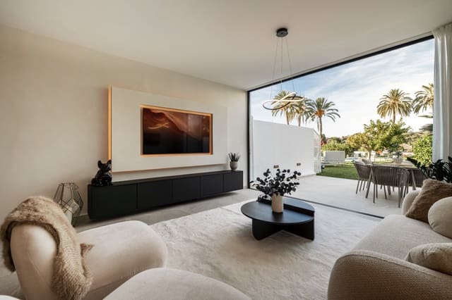 4 sypialnia Dom na sprzedaż w Las Brisas, Marbella z basenem garażem - 1 395 000 € (Ref: 9344451)