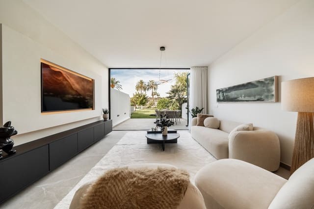 4 sypialnia Dom na sprzedaż w Las Brisas, Marbella z basenem garażem - 1 395 000 € (Ref: 9344451)