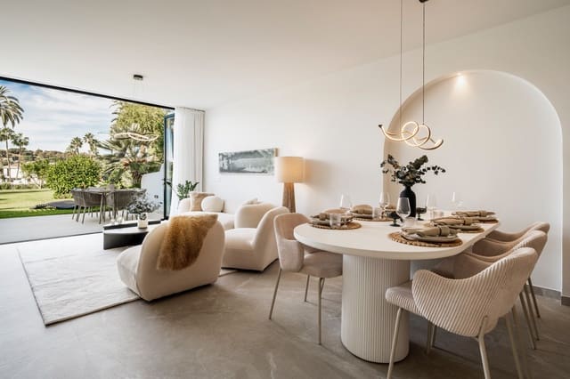 4 sypialnia Dom na sprzedaż w Las Brisas, Marbella z basenem garażem - 1 395 000 € (Ref: 9344451)