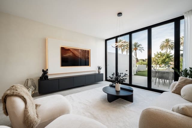 4 sypialnia Dom na sprzedaż w Las Brisas, Marbella z basenem garażem - 1 395 000 € (Ref: 9344451)