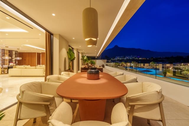 4 sypialnia Willa na sprzedaż w Marbella z basenem garażem - 11 900 000 € (Ref: 9349125)