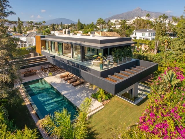 6 soverom Villa til salgs i Aloha Golf, Marbella med svømmebasseng garasje - € 8 650 000 (Ref: 9349130)