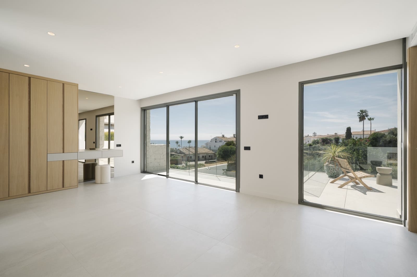 4 bedroom Villa for sale in Estepona with pool garage - € 1,695,000 (Ref: 9367062)