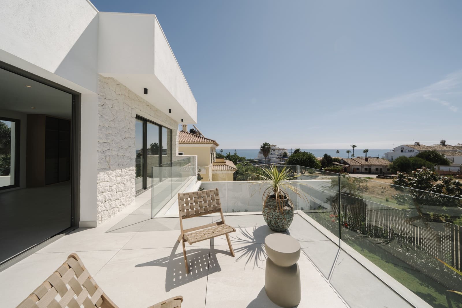 4 bedroom Villa for sale in Estepona with pool garage - € 1,695,000 (Ref: 9367062)