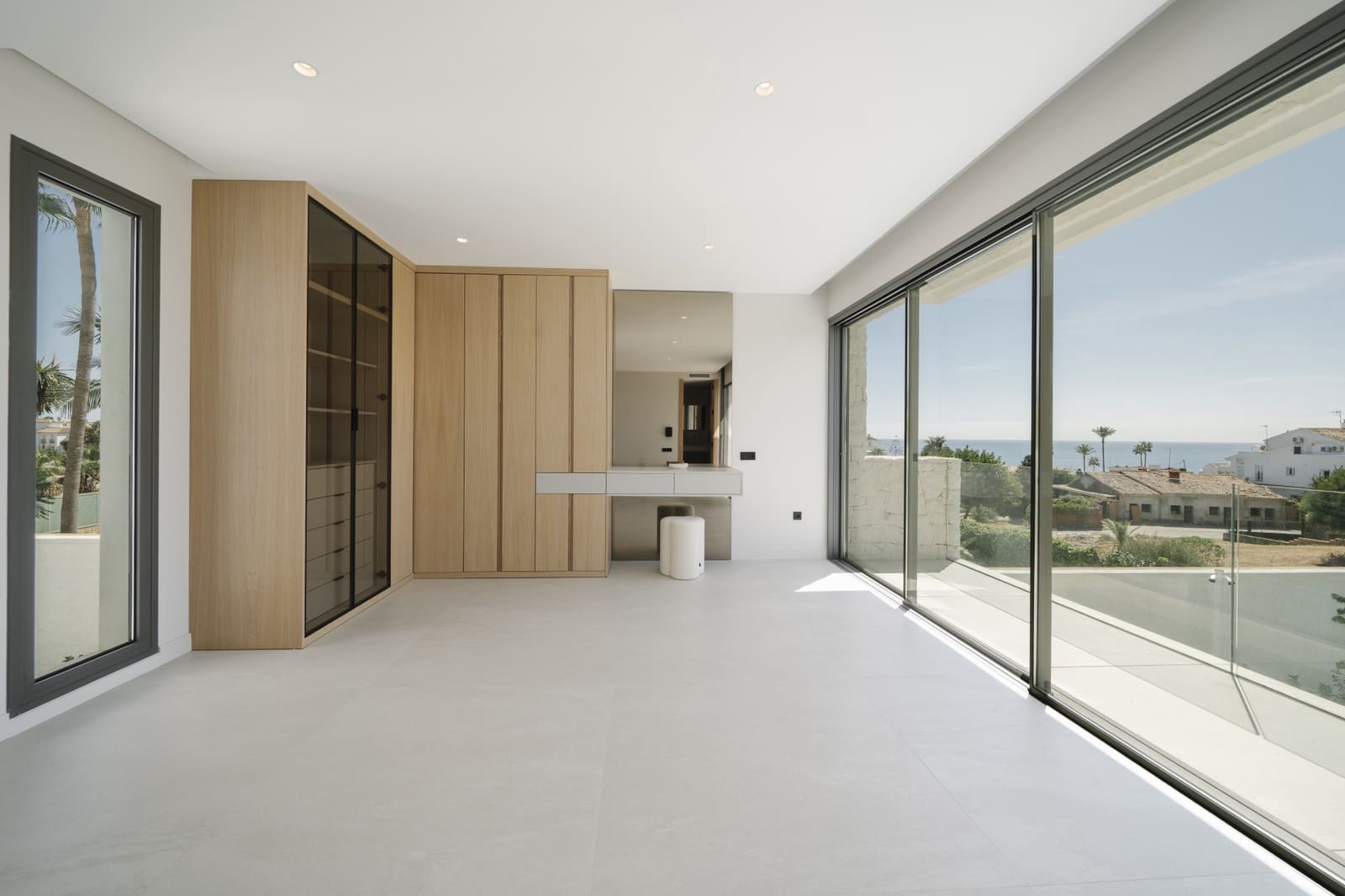 4 bedroom Villa for sale in Estepona with pool garage - € 1,695,000 (Ref: 9367062)