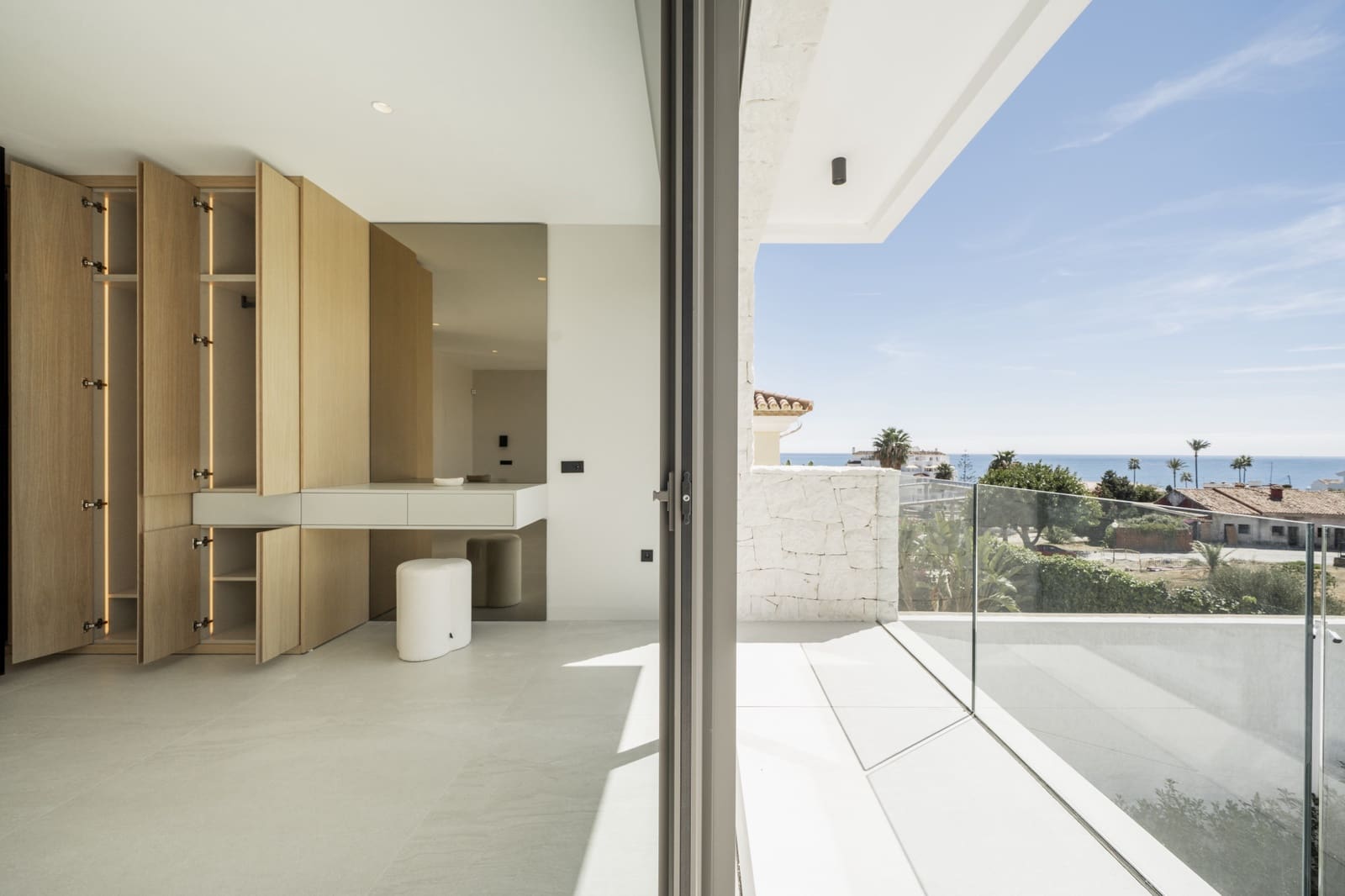 4 bedroom Villa for sale in Estepona with pool garage - € 1,695,000 (Ref: 9367062)