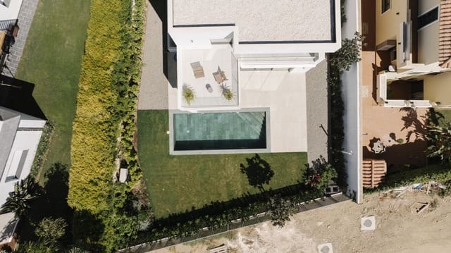 4 soveværelse Villa til salg i Guadalobón, Estepona med swimmingpool garage - € 1.695.000 (Ref: 9367062)