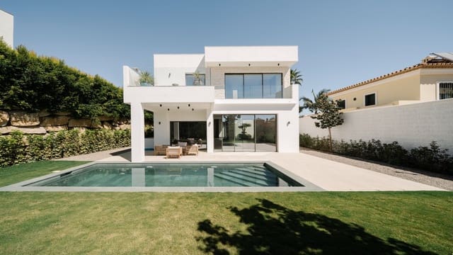 4 soveværelse Villa til salg i Guadalobón, Estepona med swimmingpool garage - € 1.695.000 (Ref: 9367062)