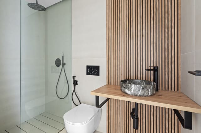 5 makuuhuone Omakotitalo myytävänä paikassa El Paraiso, Estepona mukana uima-altaan 
autotalli - 799 000 € (Ref: 9385209)