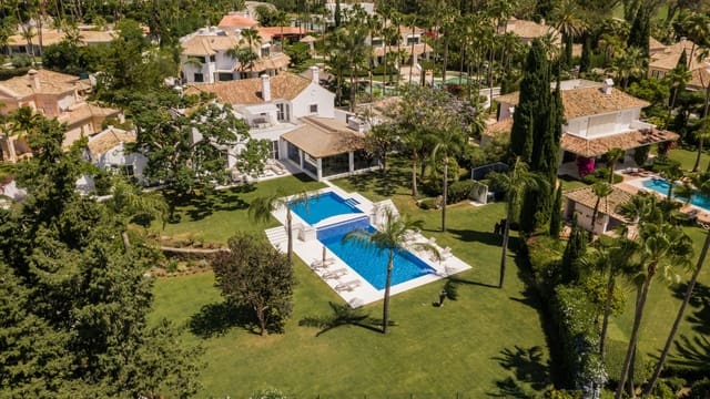 6 sypialnia Willa na sprzedaż w Los Naranjos, Marbella z basenem garażem - 9 750 000 € (Ref: 9385210)