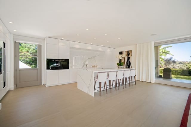 6 slaapkamer Villa te koop in La Dama de Noche - La Alzambra, Marbella met zwembad garage - € 10.900.000 (Ref: 9385213)